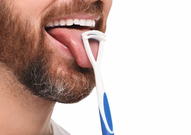 How to clean tongue scrapers