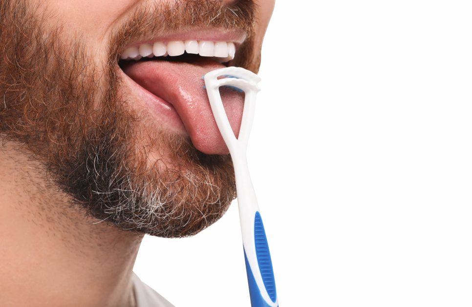 How to clean tongue scrapers
